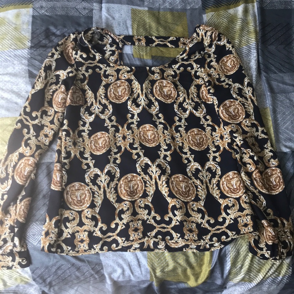 Cute blouse!